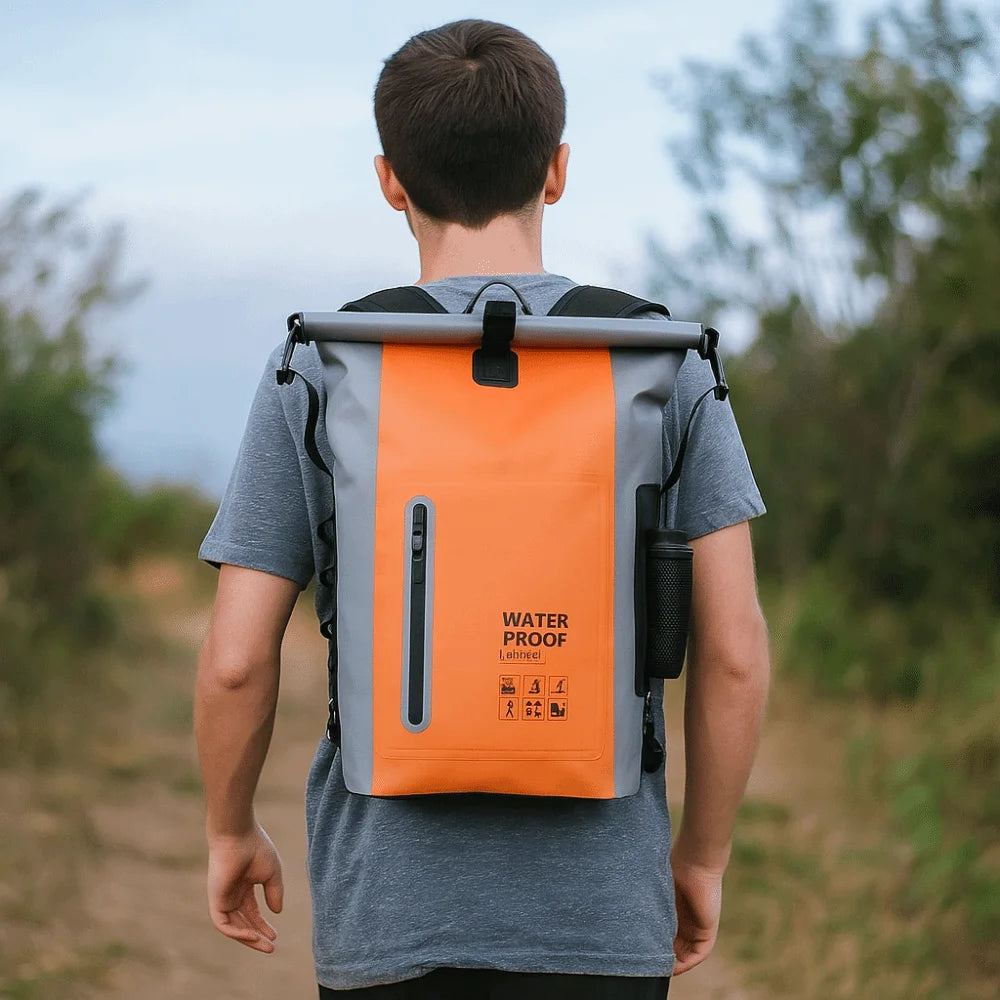 Sac à Dos Imperméable 25 L pour Extérieur – Grande Capacité, Bandes Réfléchissantes, Confortable en PVC pour Randonnée