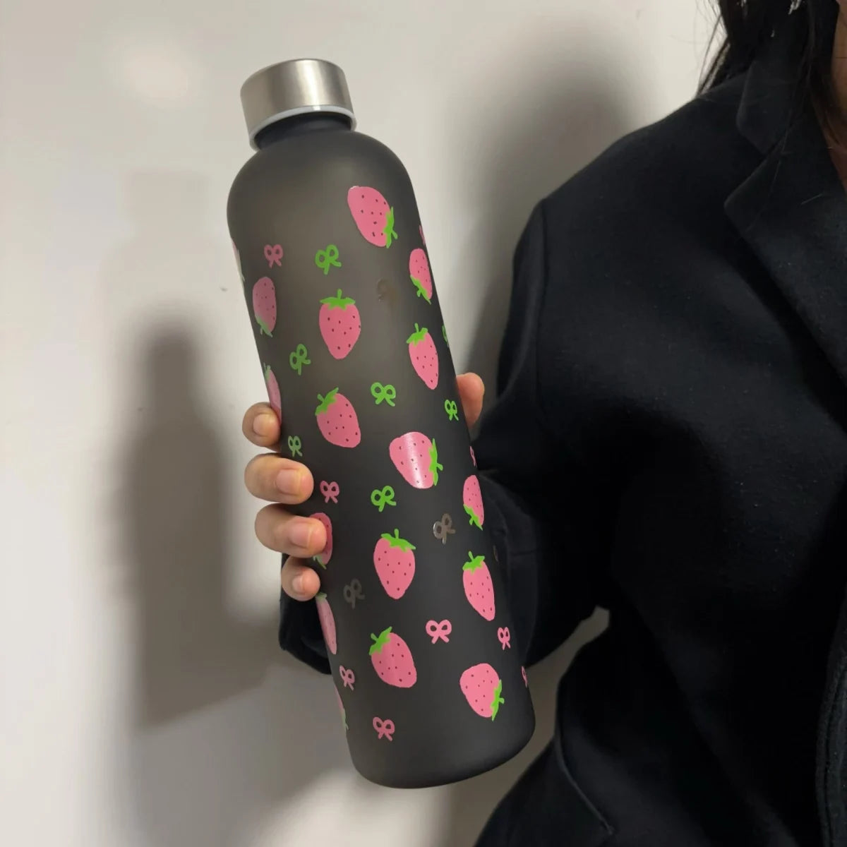 Gourde Motif Fraise 1L – Portable, outdoor, sport, randonée