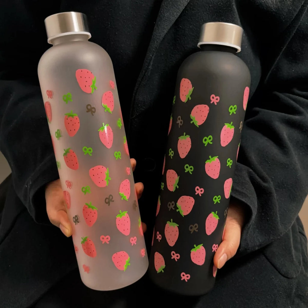 Gourde Motif Fraise 1L – Portable, outdoor, sport, randonée