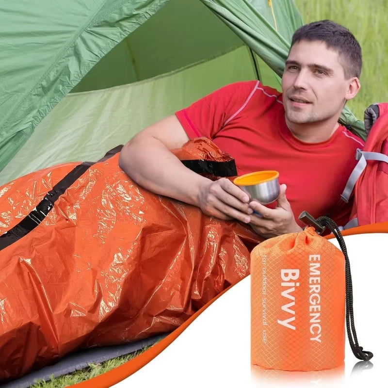 Sac de Couchage d'Urgence – Couverture de Survie Thermique Mylar, Léger, Imperméable, Abri Portable pour Camping et Randonnée